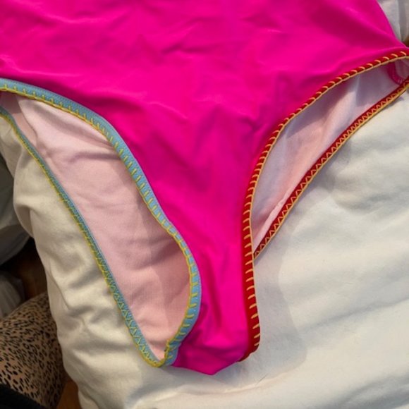 One piece Swimsuit - Picture 4 of 6